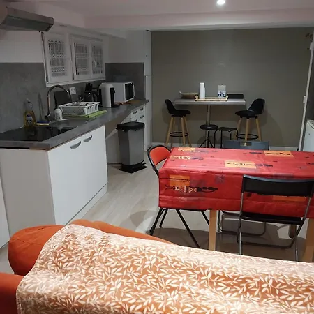 Zoe 3 D'hotes Apartment