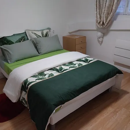 Zoe 3 D'hotes Apartment
