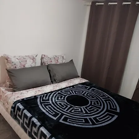 Zoe 3 D'hotes Apartment *